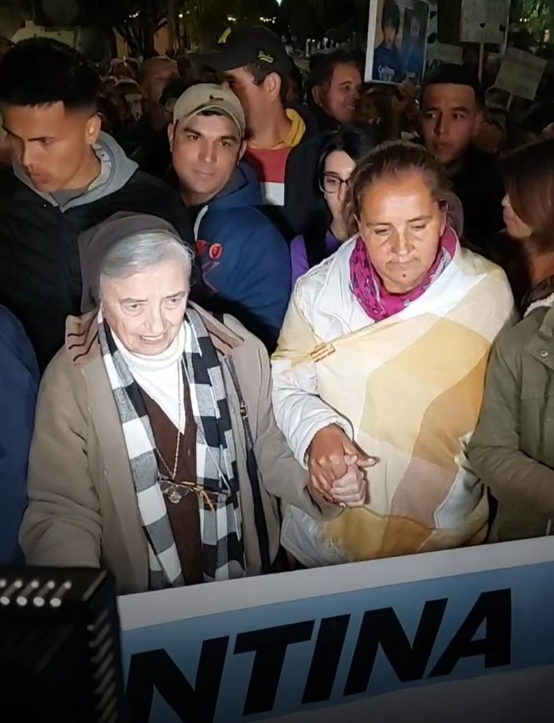 "DECILE A TU MAMÁ QUE DIGA LA VERDAD, MACARENA, ¿DÓNDE ESTÁ MI HIJO?", EL DESESPERADO PEDIDO DE LA MADRE DE LOAN
