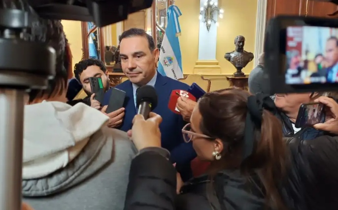 Valdés confía en ganar en primera vuelta en Corrientes y denuncia una "campaña sucia nunca antes vista"