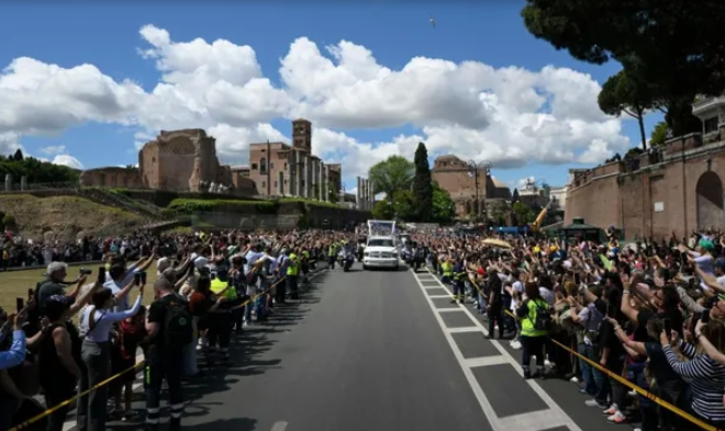 El cuerpo del Papa Francisco descansa en la Basílica Santa María la mayor