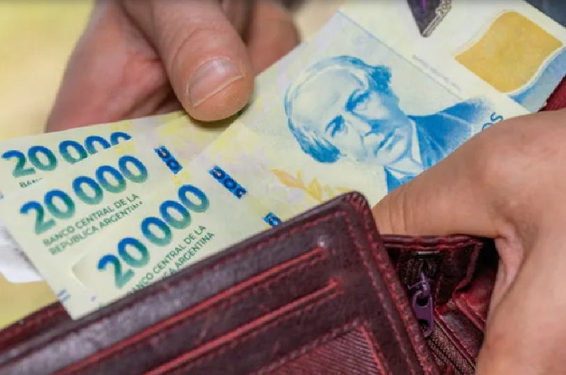 El salario registrado subió 2% en octubre, pero volvió a perder frente a la inflación