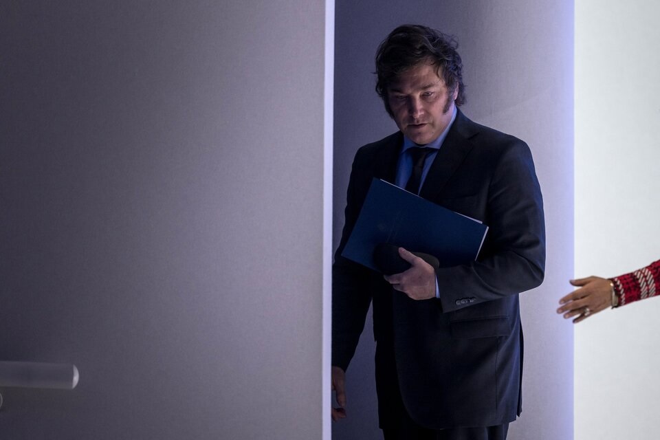 En apenas 2 meses de gobierno, Javier Milei sufre una fuerte caída en su imagen