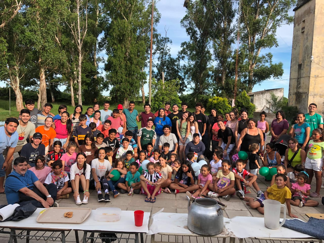 JÓVENES MISIONEROS LLEVARON ESPERANZA A LAS ZONAS DEL BASURAL Y BARRIO DEVOTO
