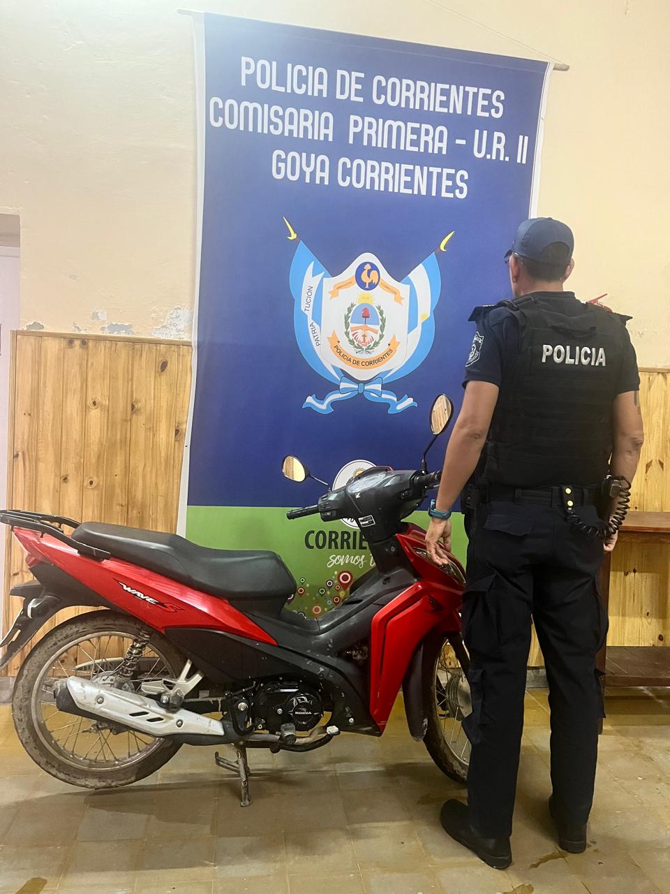 POLICIA RECUPERA MOTOCICLETA A LAS POCAS HORAS DE SER ROBADA