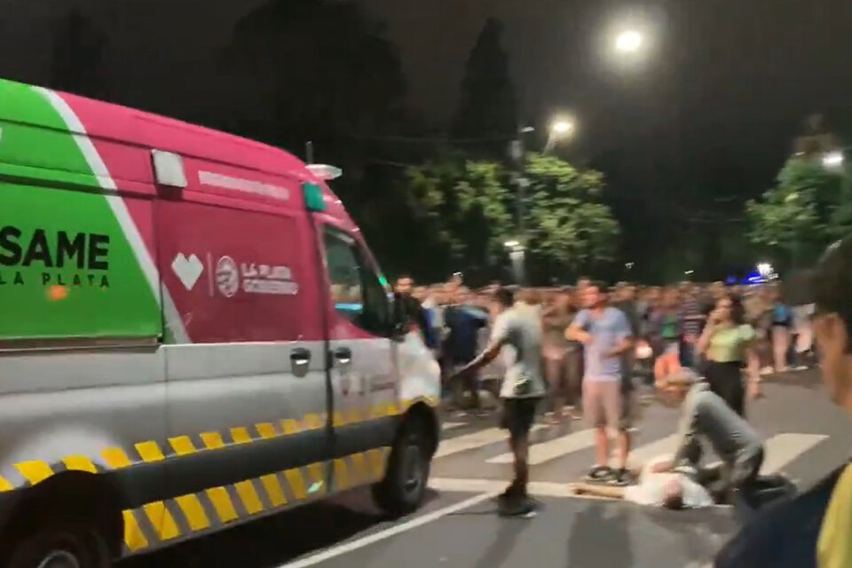 Murió un jubilado de un infarto durante el cacerolazo contra el DNU de Milei