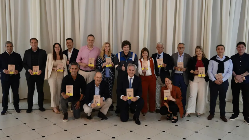 Javier Milei agasajó a sus funcionarios con un asado de fin de año en la Quinta de Olivos: qué les regaló