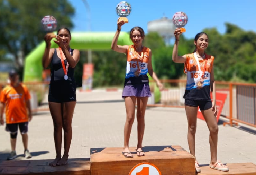 UNOS 100 ATLETAS PARTICIPARON DE LA 5ª EDICIÓN DEL ACUATLÓN CIUDAD DE GOYA