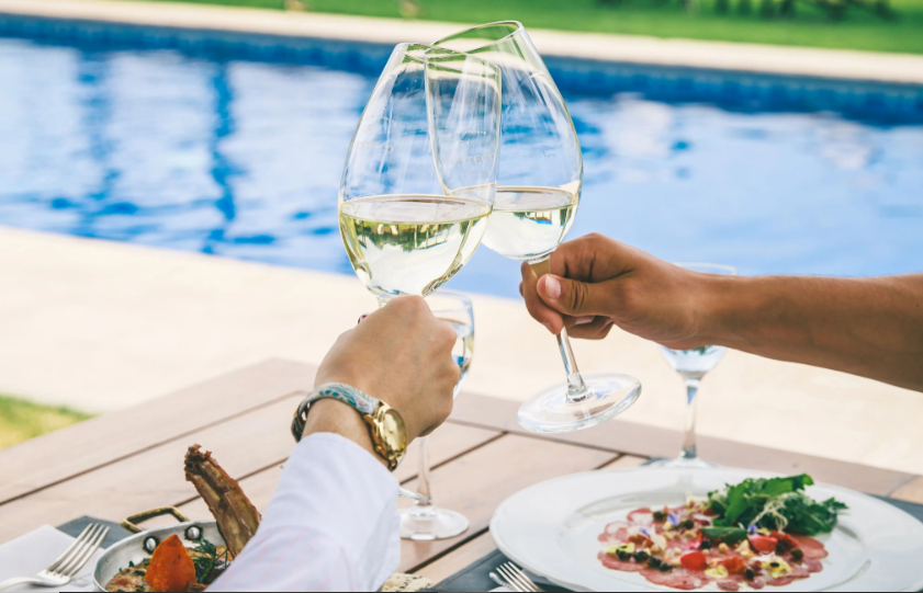 Cepas de vinos y espumantes argentinos ideales para brindar en Navidad y Año Nuevo