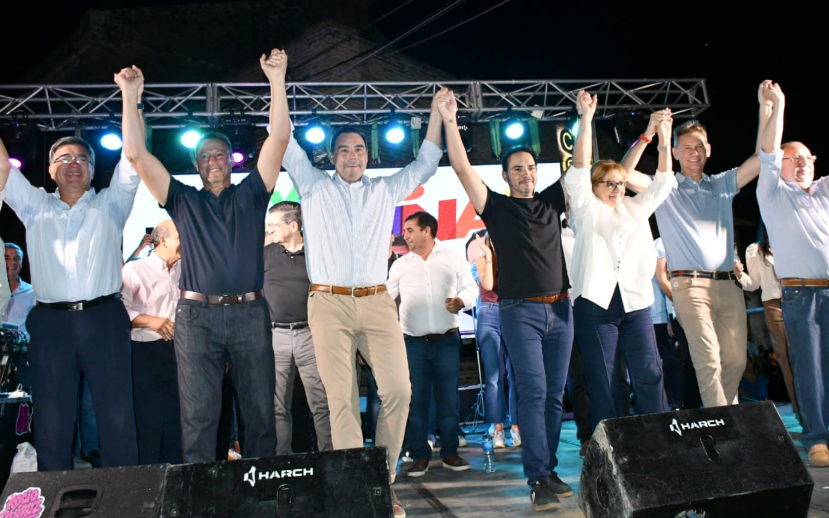 VAMOS CORRIENTES PRESENTÓ EN ESQUINA A SUS CANDIDATOS CON EL ACOMPAÑAMIENTO DE GUSTAVO Y JUAN PABLO VALDÉS