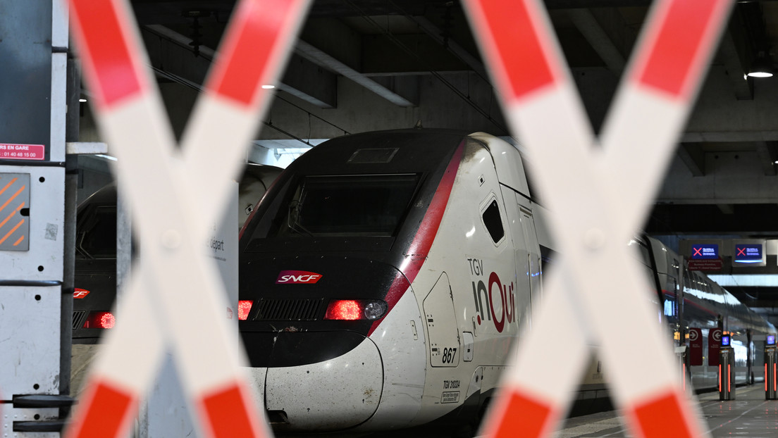 TRENES PARALIZADOS Y FALTA DE COMIDA: JUEGOS OLÍMPICOS EN PARÍS INICIAN CON MAL PIE
