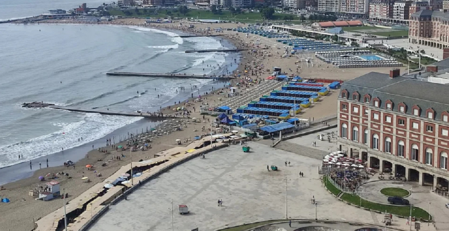 Vacaciones de verano 2025: ¿cuánto sale el alquiler de una casa o departamento en la Costa Atlántica?