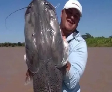 Empresario chaqueño desapareció tras volcar de una lancha en el río Paraná