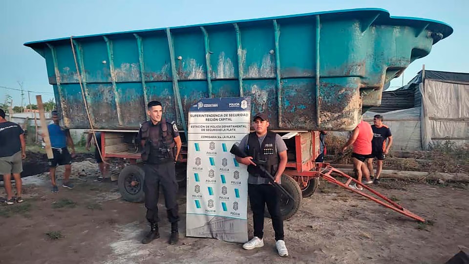 Increíble: compró una pileta para el verano, se la robaron y los ladrones la instalaron en un terreno tomado de La Plata