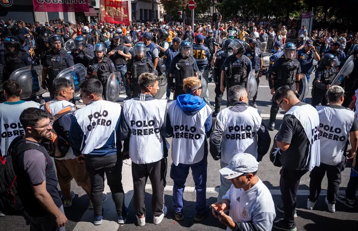 El Gobierno identificó a los piqueteros que marcharon la semana pasada: qué pasará con sus planes sociales