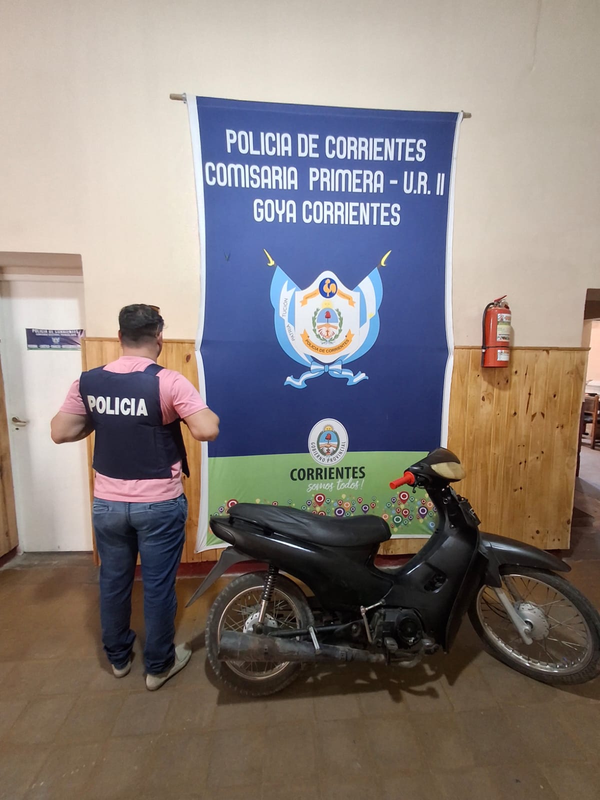 LA POLICÍA RECUPERA MOTOCICLETA SUSTRAÍDA Y LA APREHENSIÓN DEL PRESUNTO MALHECHOR