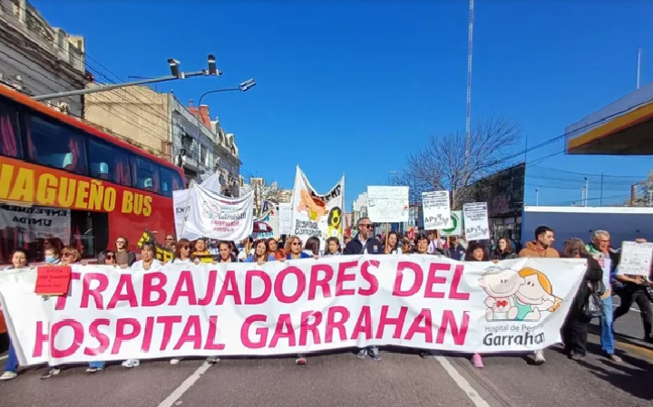 Trabajadores del Garrahan vuelven a movilizarse tras la media sanción a la emergencia pediátrica