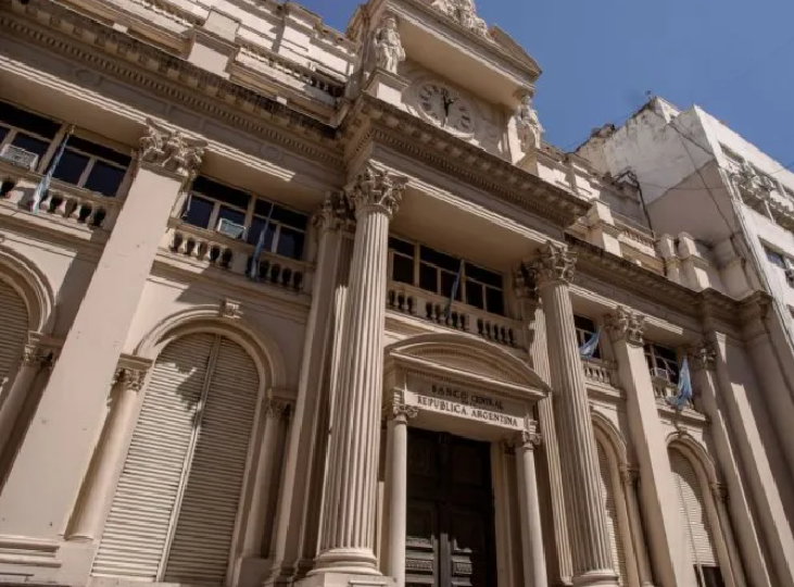 EL BANCO CENTRAL RESTABLECE LA RESTRICCIÓN CRUZADA ENTRE DÓLAR OFICIAL Y FINANCIEROS