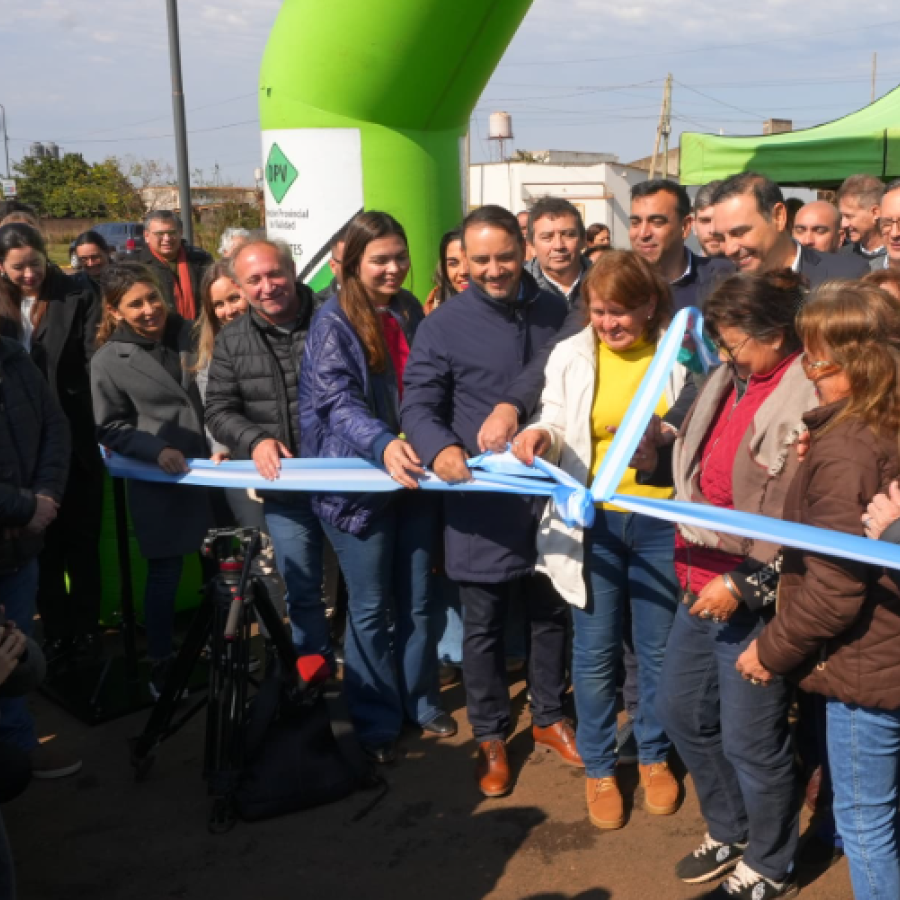 EL GOBERNADOR VALDÉS INAUGURÓ 32 CUADRAS DE ASFALTO EN SANTO TOMÉ
