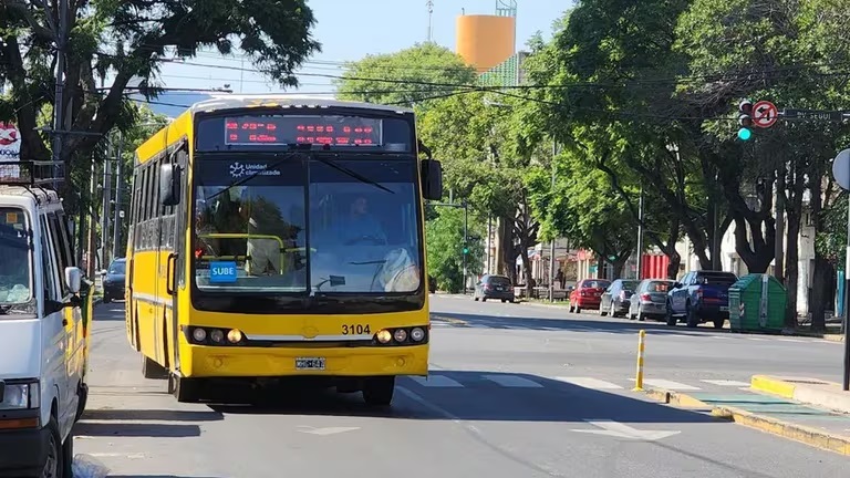 Sin fuerzas federales a la vista y con denuncias por amenazas, Rosario busca retomar su ritmo normal