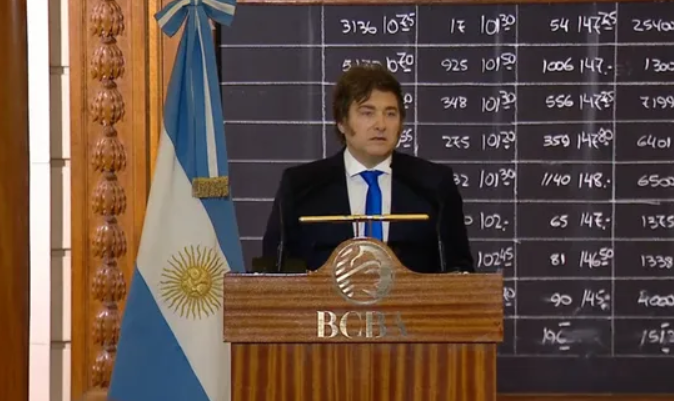 Javier Milei confirmó que vetará el aumento de las jubilaciones y la emergencia en discapacidad