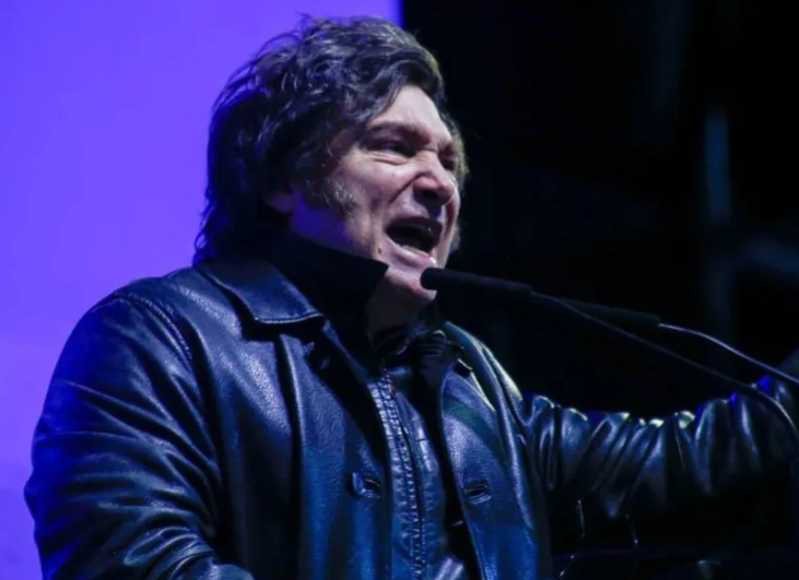 Milei en Moreno: defendió a su hermana, llamó a votar y dijo que "hay empate técnico"