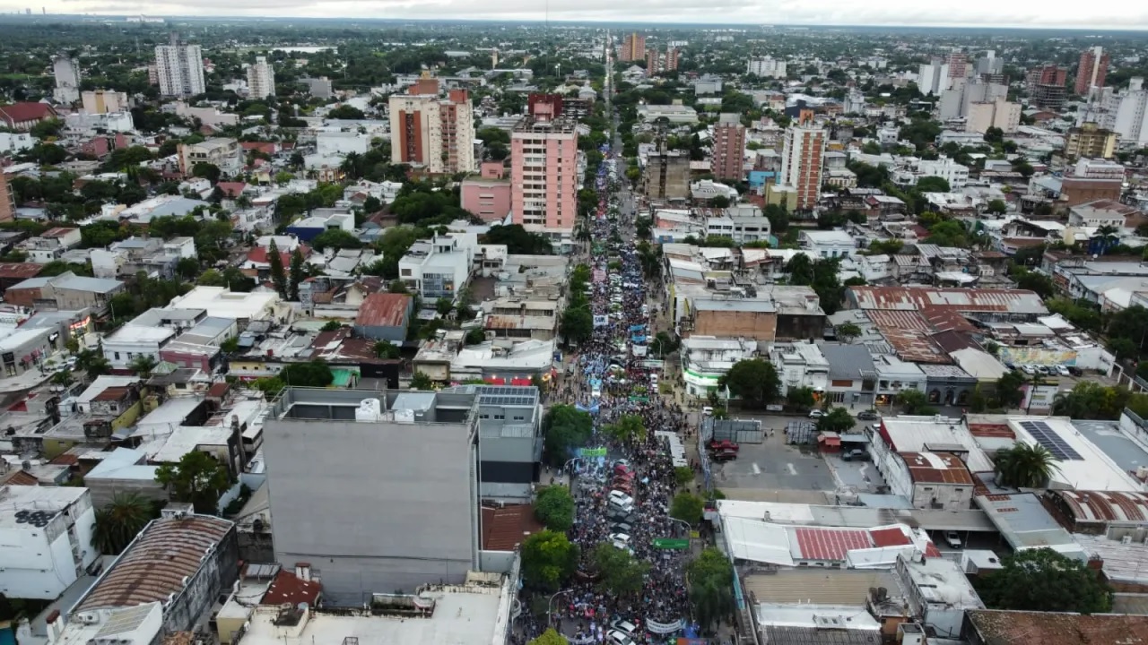 Histórica movilización de la comunidad de la UNNE en rechazo al recorte universitario