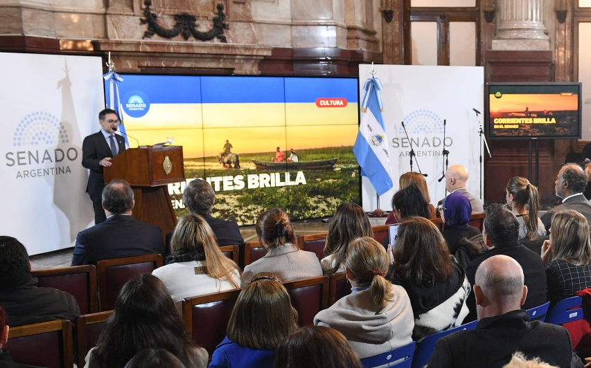 SE PRESENTÓ EN EL SENADO “CORRIENTES BRILLA”