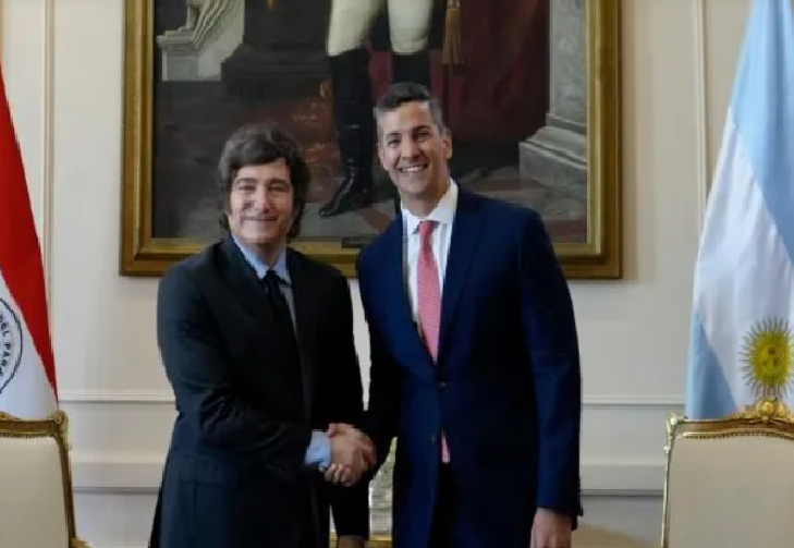 Javier Milei mantuvo una reunión bilateral con el presidente de Paraguay, Santiago Peña