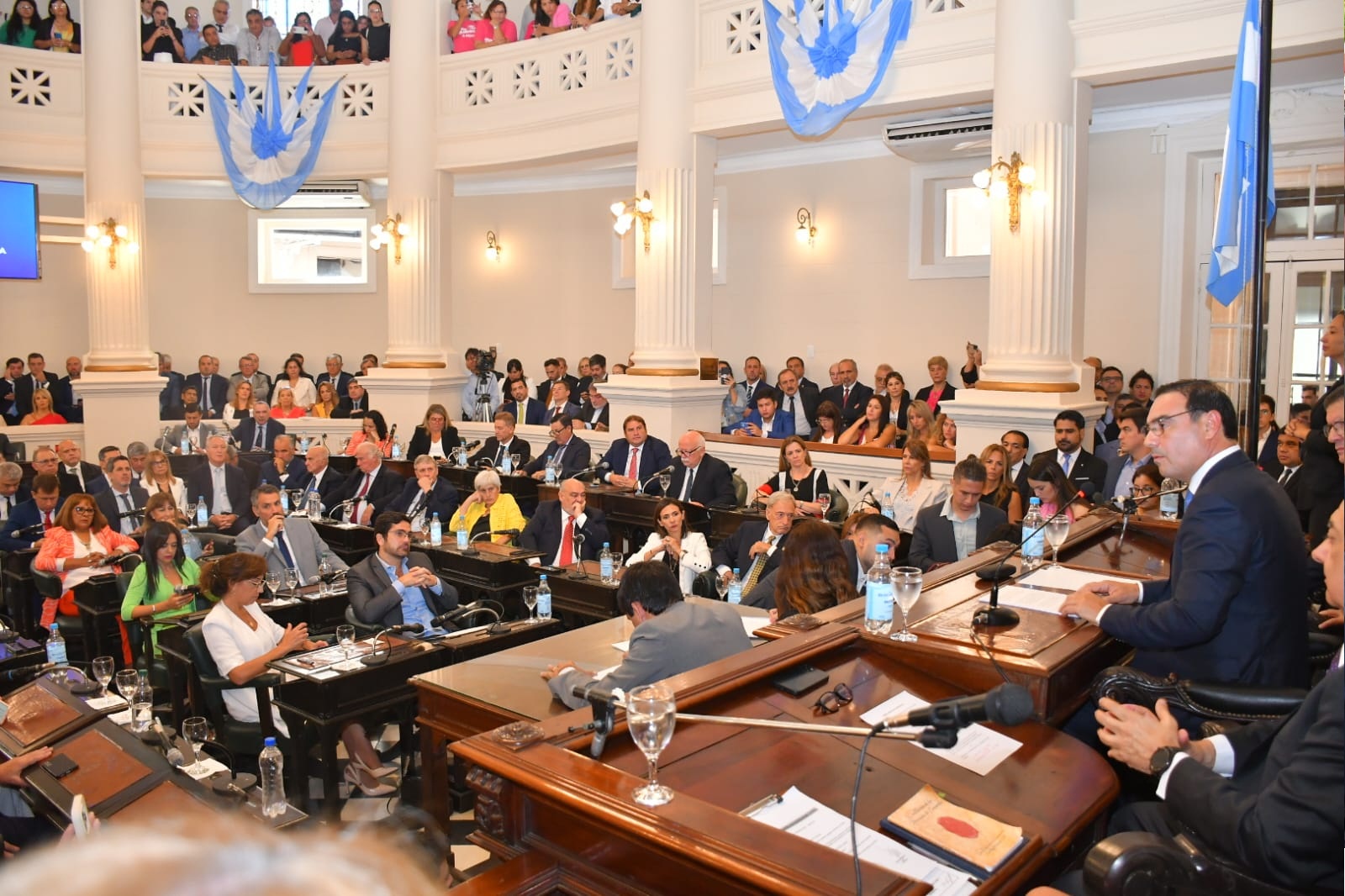 Valdés aseguró que no buscará reformar la Constitución provincial y que su gestión se basa en políticas con amplia participación social