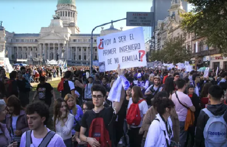Convocan a marcha tras el veto de Javier Milei a la Ley de Financiamiento Universitario