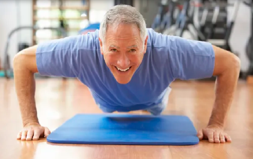Fitness para adultos mayores: los ejercicios ideales para no tener que ir al gimnasio