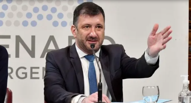 El senador Edgardo Kueider quedará preso en Paraguay y anunció que pedirá licencia