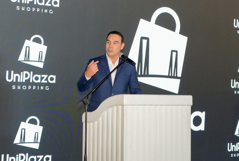 VALDÉS INAUGURÓ EL "UNIPLAZA SHOPPING" EN CORRIENTES REIVINDICANDO LA CONFIANZA ENTRE EL SECTOR PÚBLICO Y PRIVADO