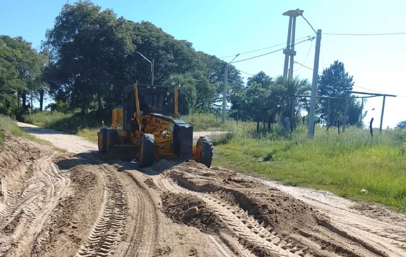 LA MUNICIPALIDAD DE GOYA CONTINUA ASISTENCIA DE TRABAJOS EN CAMINOS RURALES